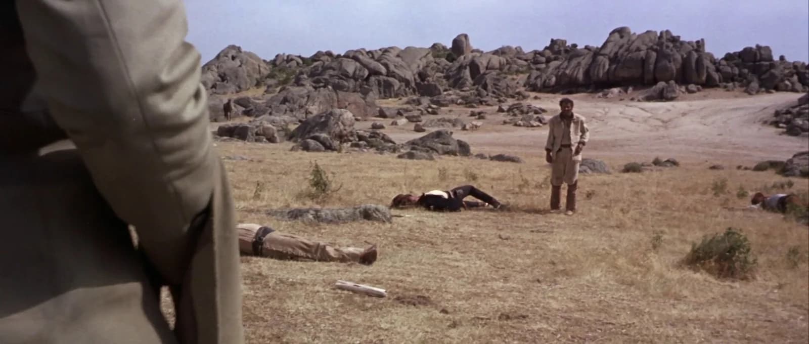Tuco ambushed by bounty hunters