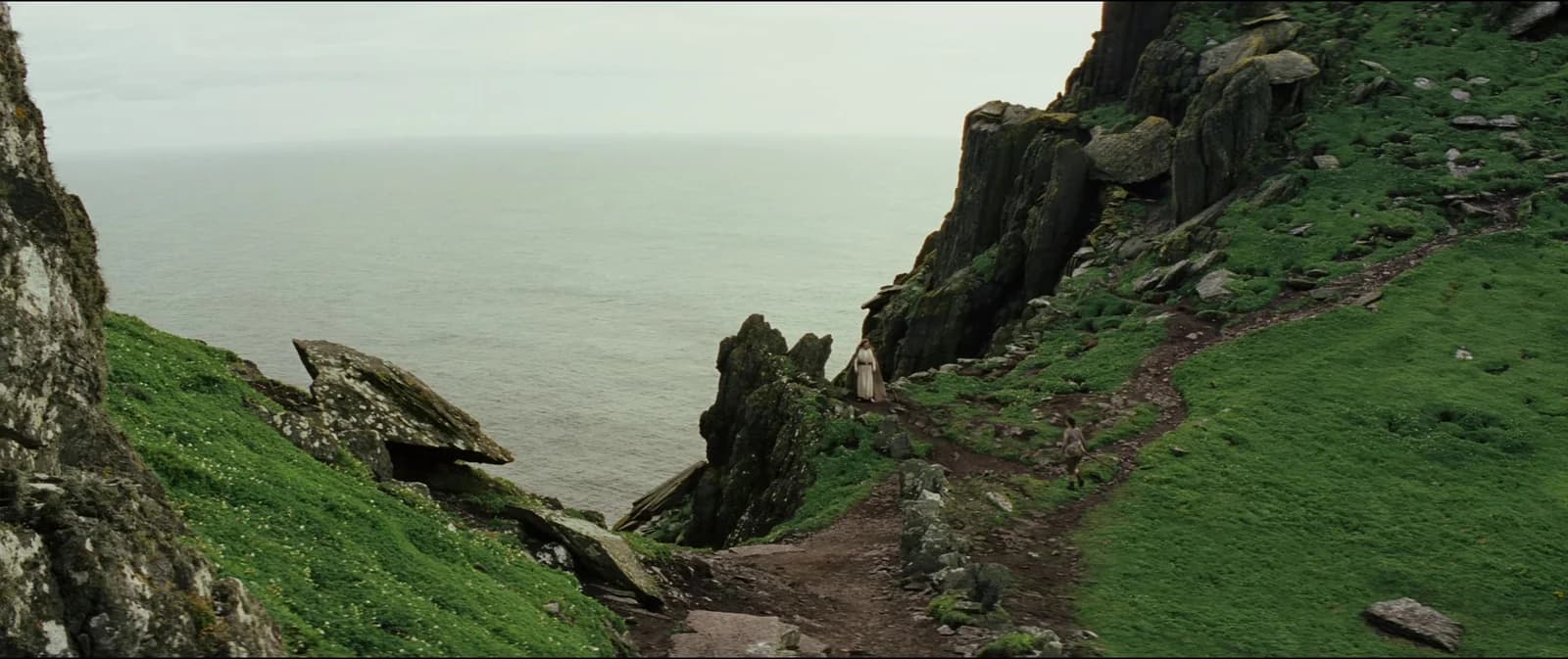 Ahch-To establishing